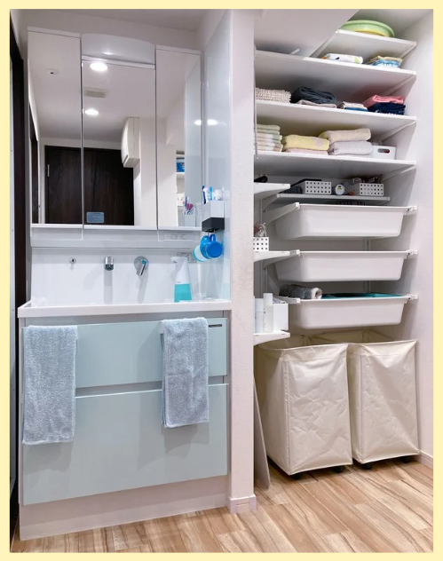 タカラの洗面台　IKEAの壁面収納