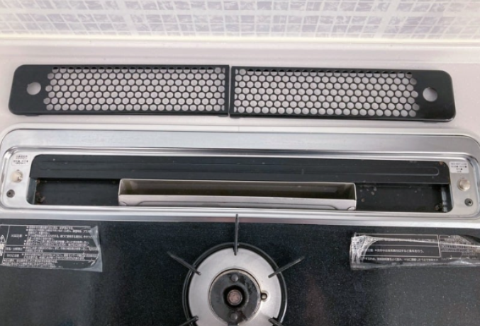 グリルの排気口カバーをはずす