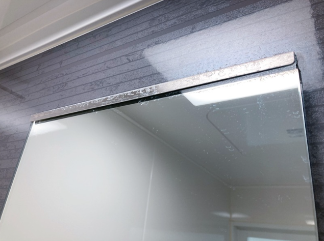 鏡受けの水うろこ