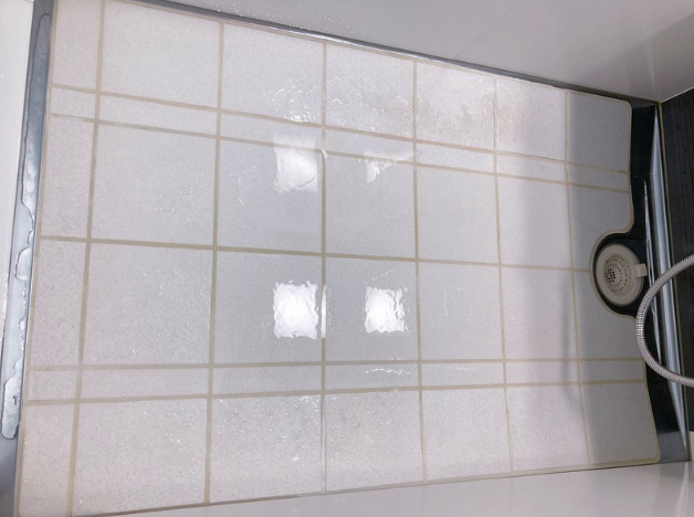 シャワー直後の床