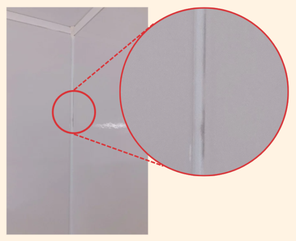 天井ちかくの目地