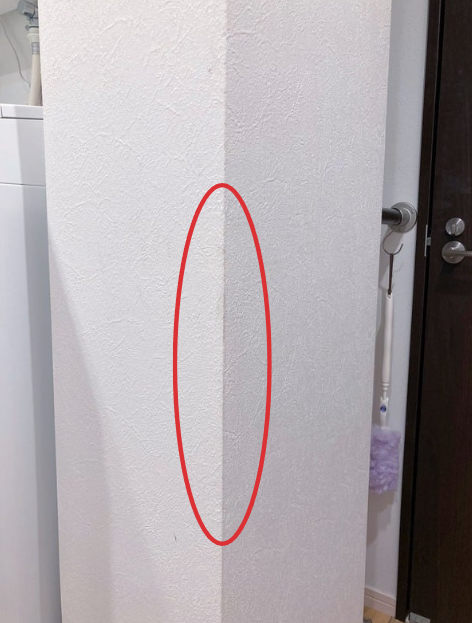 出入口の柱　床から80cm～110cmのところ