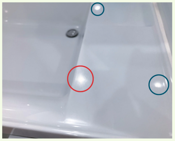 ハッキリしている青枠　ぼやけている赤枠