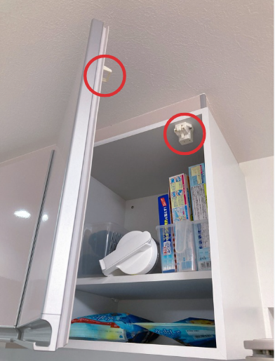 右の扉　耐震パーツ