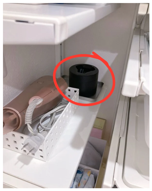 シェーバー洗浄器置き場 今はドライヤーの奥