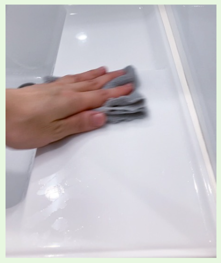 濡れフキンでふき取る